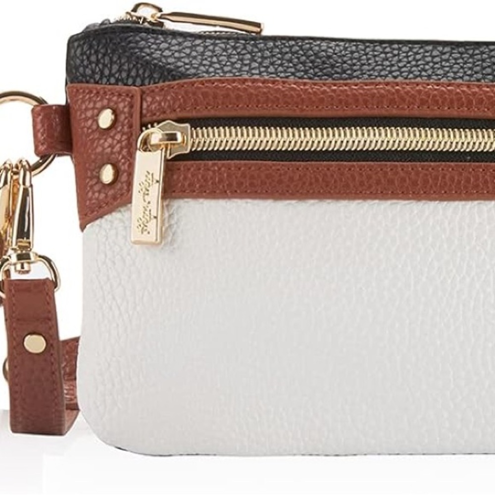 Itzy Ritzy clutch. Can be worn multiple ways. Barley used! So cute!